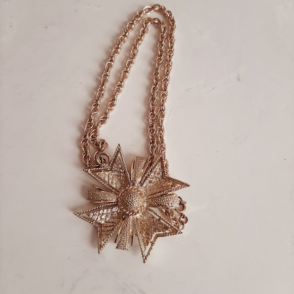 Gorgeous Statement Necklace - Picture 4 of 4